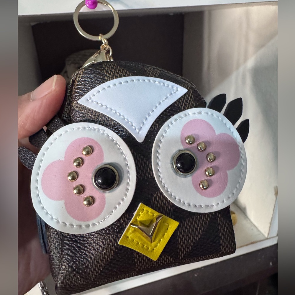 Backpack owl keychain